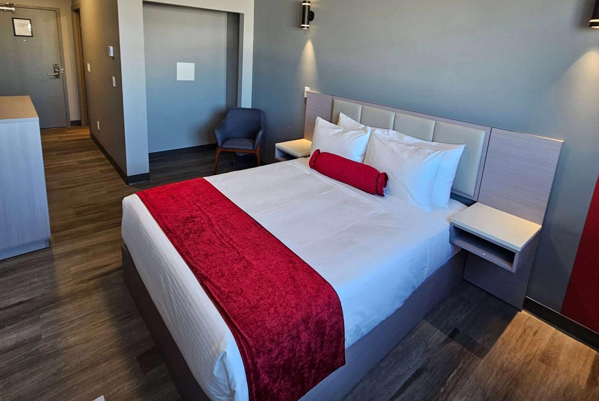 Ramada By Wyndham West Edmonton Hotel & Suites Exteriér fotografie