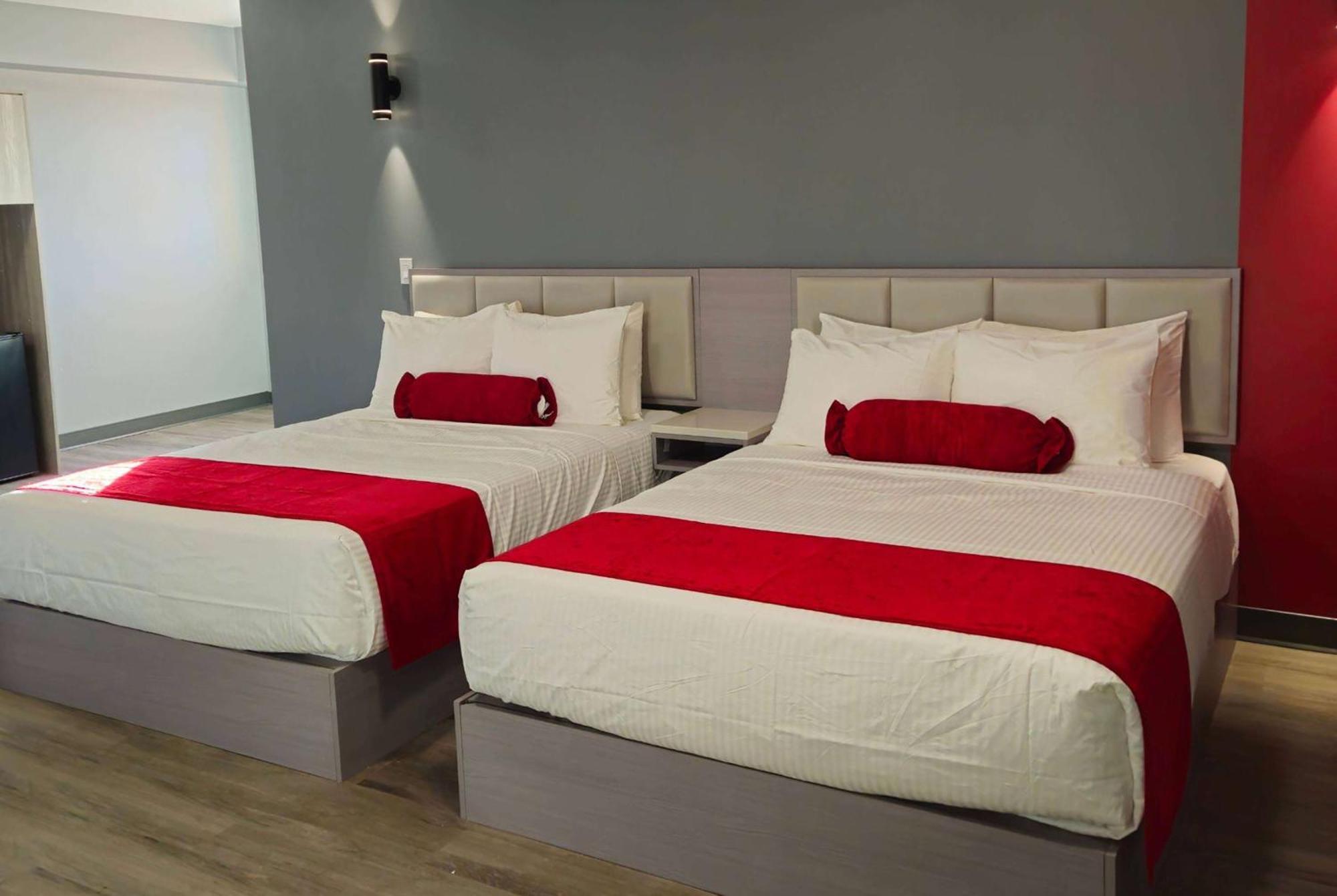 Ramada By Wyndham West Edmonton Hotel & Suites Exteriér fotografie