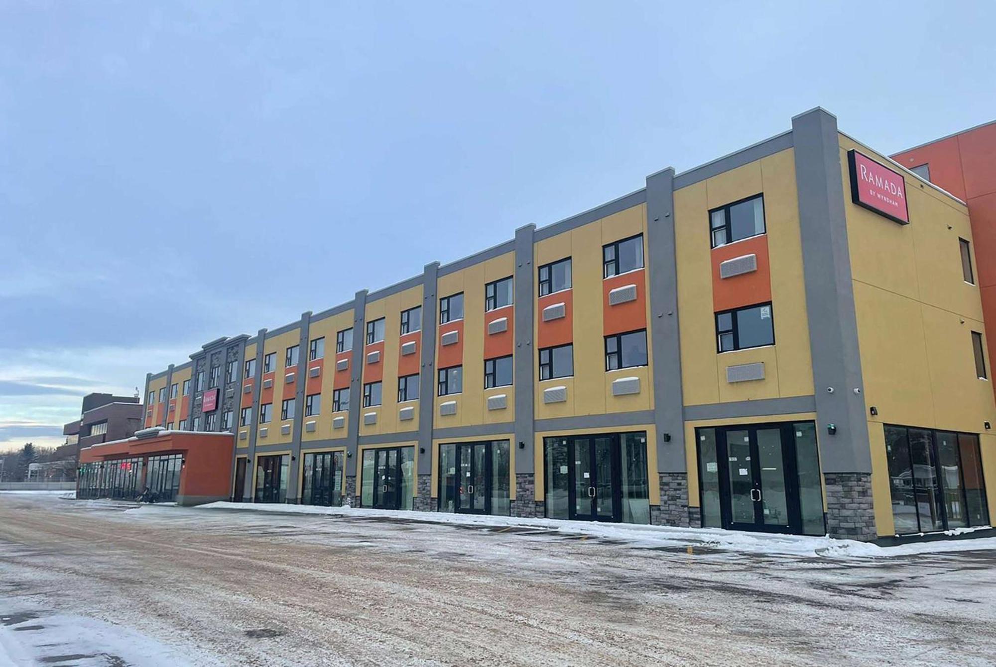Ramada By Wyndham West Edmonton Hotel & Suites Exteriér fotografie