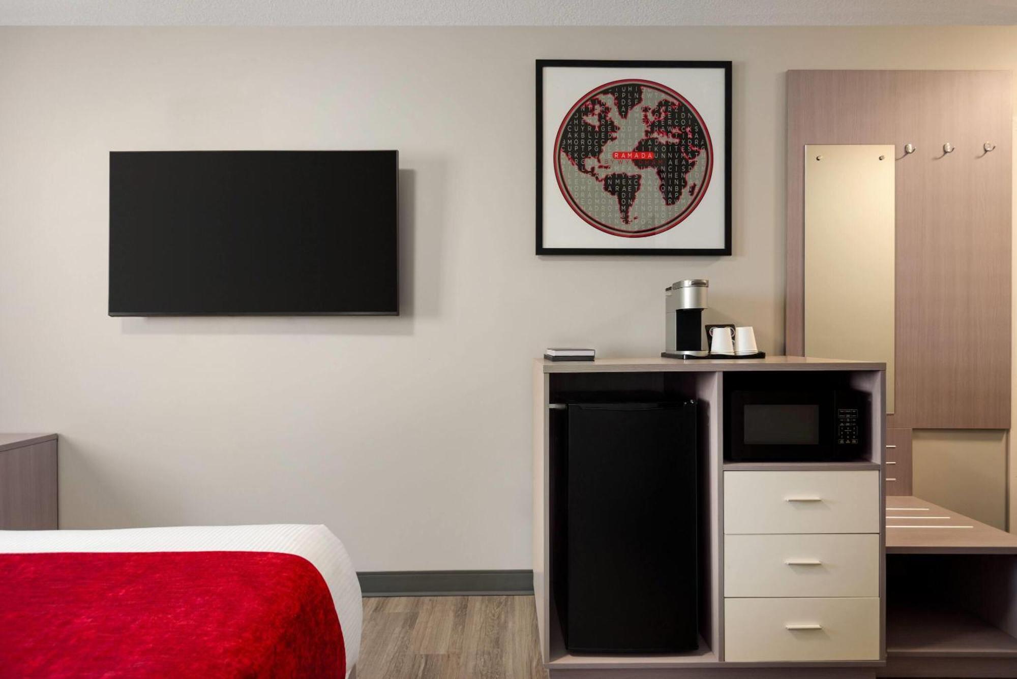 Ramada By Wyndham West Edmonton Hotel & Suites Exteriér fotografie