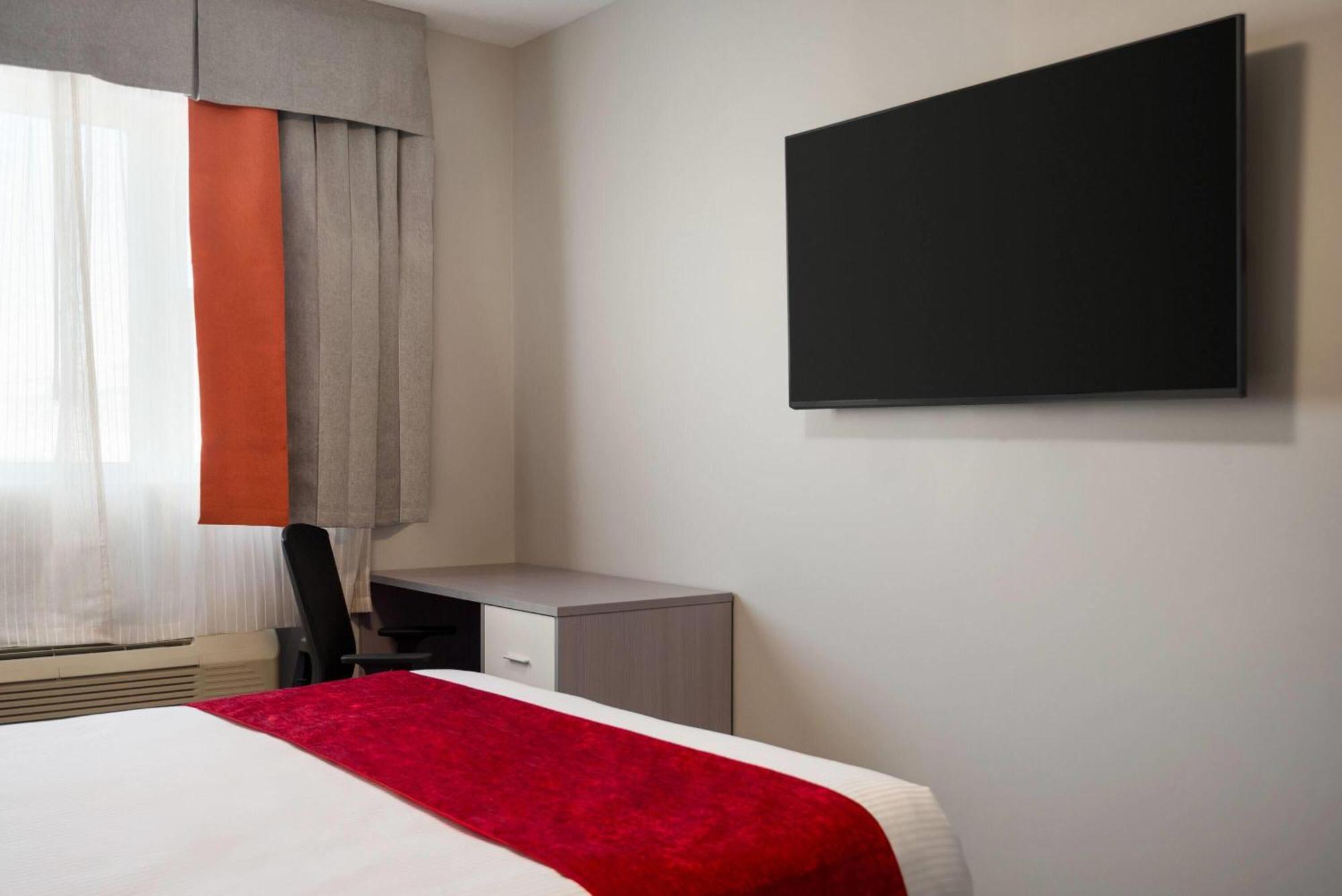 Ramada By Wyndham West Edmonton Hotel & Suites Exteriér fotografie