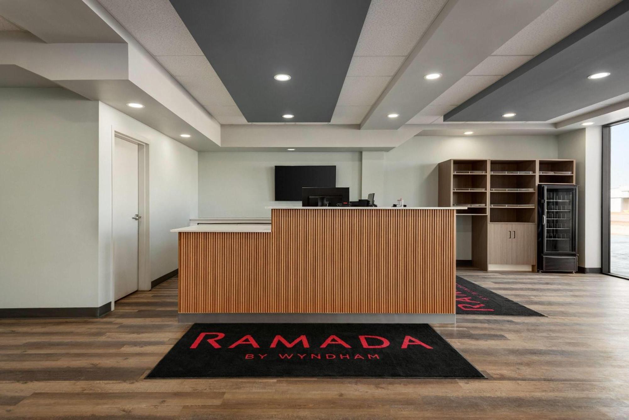 Ramada By Wyndham West Edmonton Hotel & Suites Exteriér fotografie